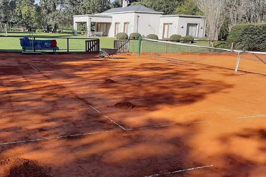 Construccion de canchas de polvo de ladrillo
