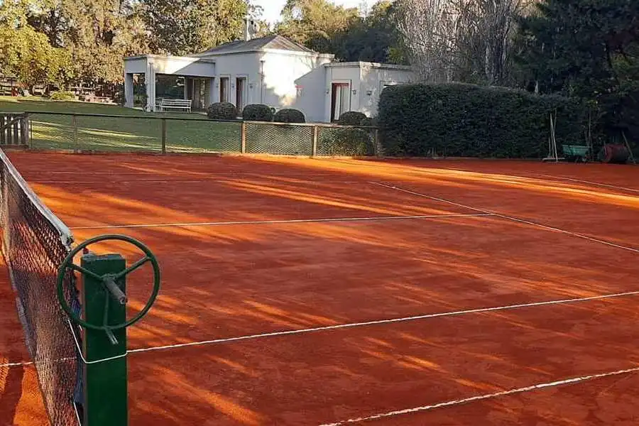 Construccion de canchas de polvo de ladrillo
