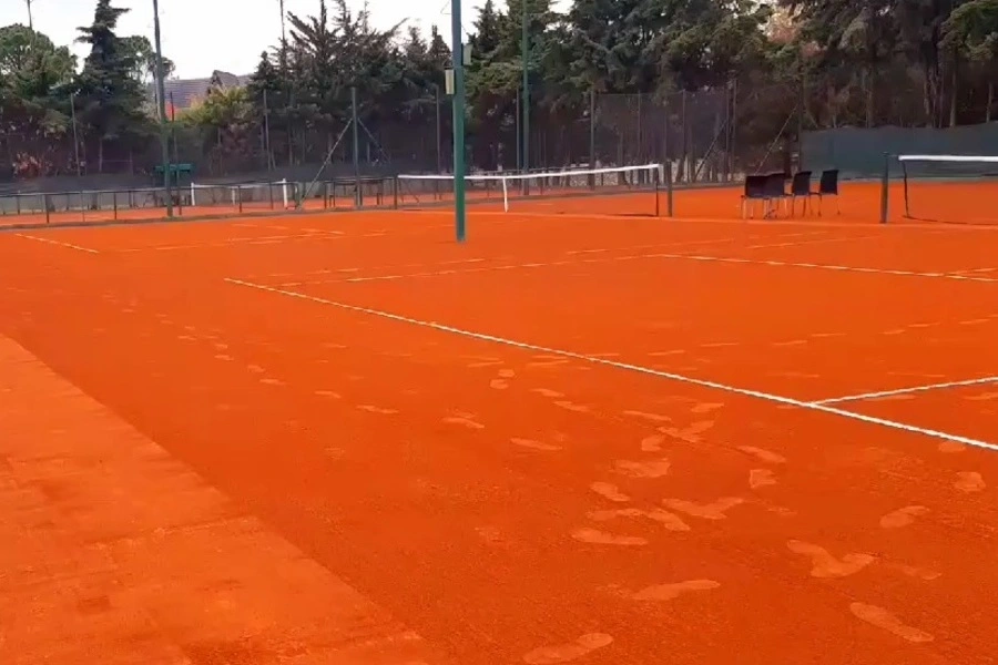Construccion de canchas de polvo de ladrillo